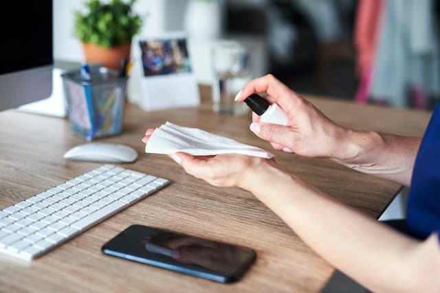 La frecuencia ideal de limpieza en tu oficina en casa